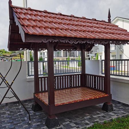 Pesona Suri Homestay Batu Pahat Exterior photo